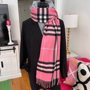 BURBERRY Authentic Cashmere Giant Check Fringe Scarf